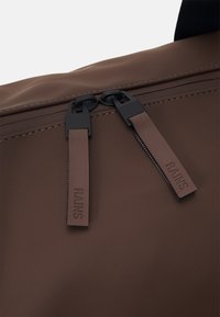 Rains HILO BAG LARGE UNISEX - Sac week-end - frame