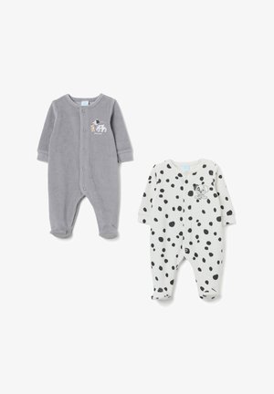 Grijze fleece overall met knopen aan de voorkant en een dierenprint; witte overall met zwarte stippen en panda-print. Lange mouwen en met voetjes.