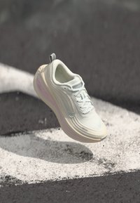 Δεν επιλέχθηκε, summit white/chalk/phantom/pure platinum-coloured