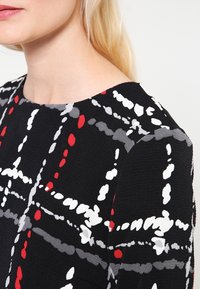 KIOMI Pouzdrové šaty - black