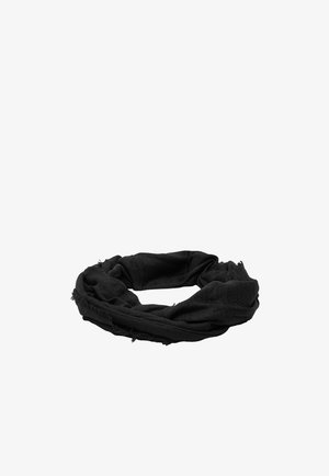 Lekki czarny szalik typu infinity z delikatną fakturą i postrzępionymi krawędziami, ułożony w okrągłą pętlę na białym tle.