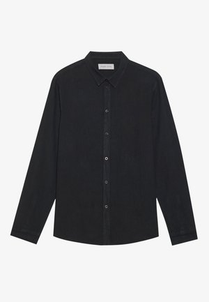 Camicia nera a maniche lunghe realizzata in tessuto morbido, con chiusura a bottoni sul fronte, colletto e orlo dritto con una texture sottile.