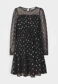 Vestido negro con mangas largas transparentes, escote redondo, falda de capas y patrones de puntos metálicos en oro y oro rosa. Detalle de cintura atada.