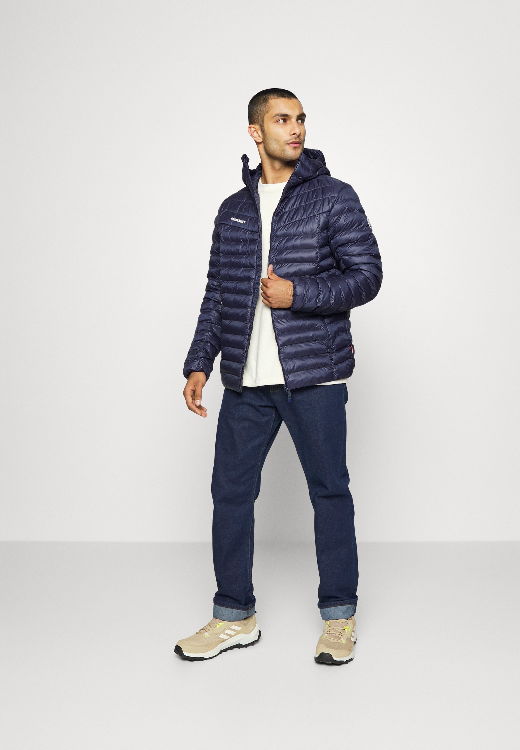 albula in hooded jacket