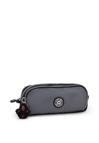 Trousse grise en nylon, dotée de double zippers, d'un patch rond avec logo et d'un petit porte-clés en forme de singe noir.