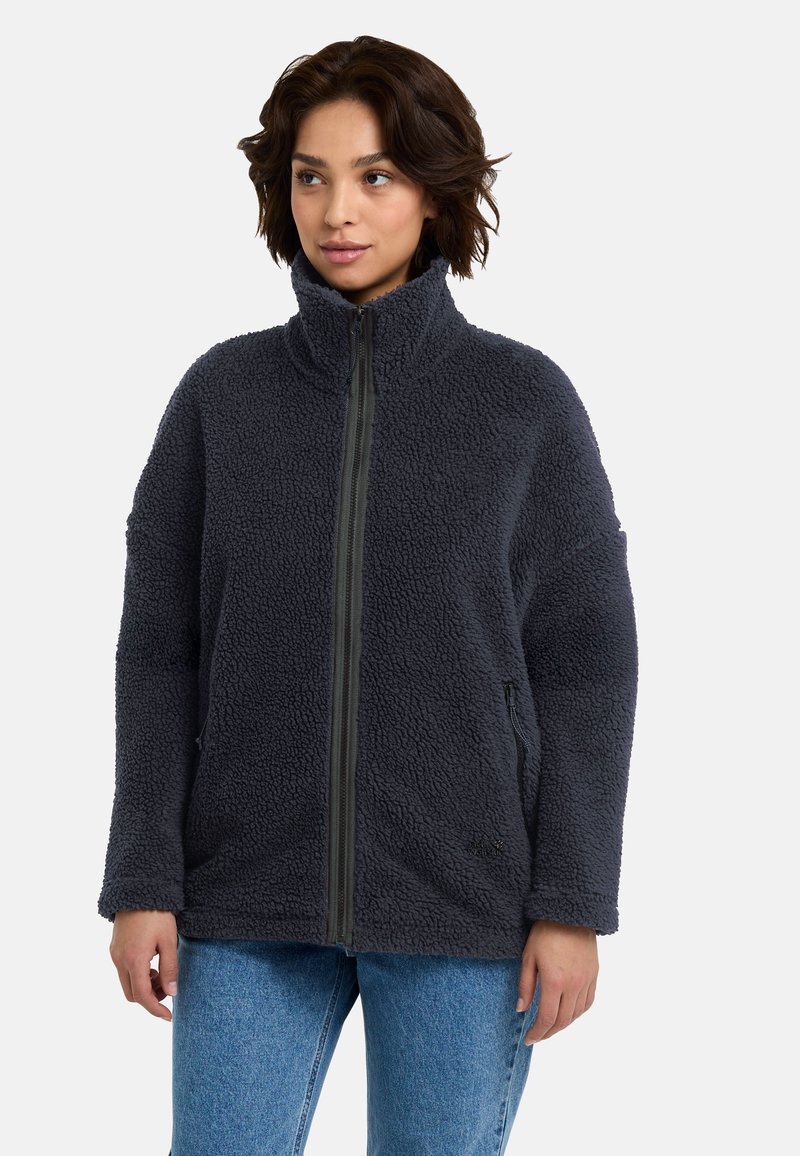 Fleece jack in donkergrijs met een hoge nek, volledige rits en zijzakken. Heeft een zachte, textuur oppervlak en een ontspannen pasvorm.