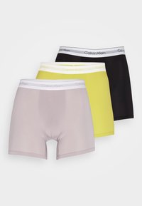 Drei-Paar-Boxershorts: hellgrau, leuchtend gelb und schwarz. Dehnbarer Stoff mit strukturiertem Design. Weißer Calvin Klein Logo-Gummibund.
