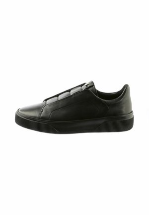 Sneaker in pelle nera dal design elegante, con pannelli laterali texturizzati e suola in gomma. Dotate di una patta elastica per una facile calzata.