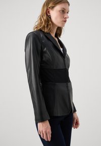 LIU JO GIACCA SPALMATO - Blazer - nero