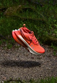 Nike Performance ZOOMX ZEGAMA 2 - Trail running shoes - hyper crimson/dark team red/glacier blue/sail