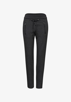 Mørkegrå skrå bukser med sort elastisk taljebånd, justerbar snor og to lodrette lynlåslommer foran.