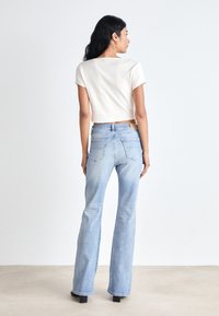 Tommy Jeans SYLVIA - Bootcut-farkut - denim light