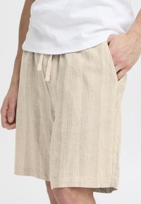 Solid SDLIAM LINEN MIX - Shorts - vetiver