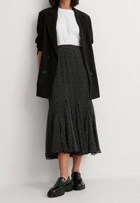 NA-KD Maxikjol - black