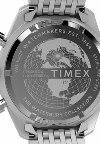 Roostevabast terasest kellarihm, millel on graveeritud maailma kaart, tekst "TIMEX" ja "THE WATERBURY COLLECTION"; sisaldab harjatud pinda ja on veekindel.