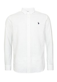 Camisa blanca de manga larga con botones, hecha de una mezcla ligera de lino, con un cuello clásico y un pequeño logo azul marino en el pecho.