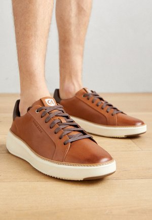 Cole Haan GRANDPRO TOPSPIN - Matalavartiset tennarit - british tan