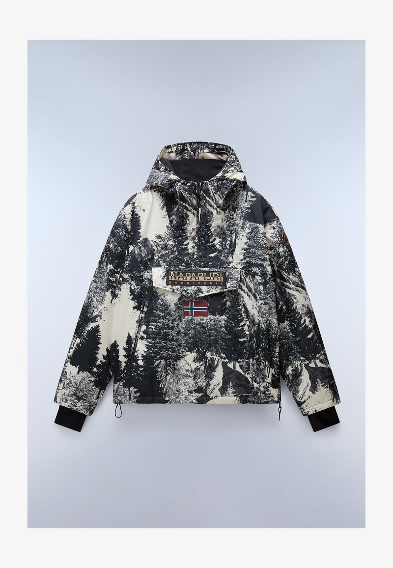 Anorak jakke i et sort-hvidt skovmønster, med en frontlomme, justerbar hætte, logodetaljer og Norge-flag accent.