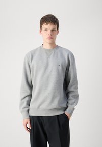 Tommy Hilfiger ESSENTIAL CREWNECK - Sudadera - medium grey heather