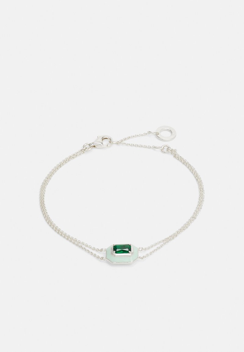 Hõbedane ahelakäevõru, millel on ristkülikuline roheline kivi, paigutatud siledasse metallraami, kahe nööriga ja karabiiniga sulgemisega.