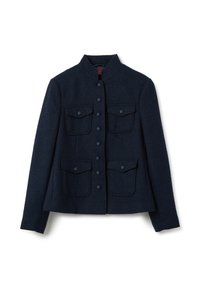 Giacca in tweed blu navy con colletto alto, sei bottoni sul davanti e quattro tasche frontali; tessuto strutturato con vestibilità definita.