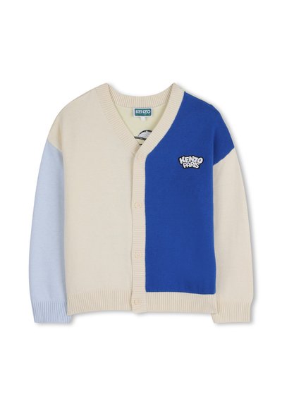 Kremowy, niebieski i jasnoniebieski kardigan z dekoltem w serek, zapinany na guziki z logo „KENZO PARIS” po prawej stronie klatki piersiowej.