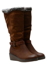 Bruine nep-lederen wedge laarzen met een brown textiele schacht, nep-bontvoering en een decoratieve band en gesp detail rond de enkel.