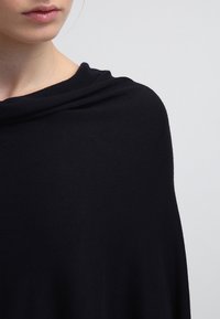 comma Cape - dark blue