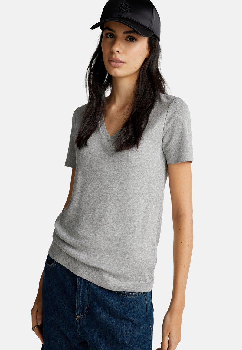 United Colors of Benetton WITH V-NECK - Jednoduché tričko - grey