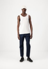 Tommy Jeans ISAAC PANT - Trousers - dark night navy