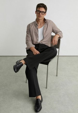 Reiss, Chaussons - black