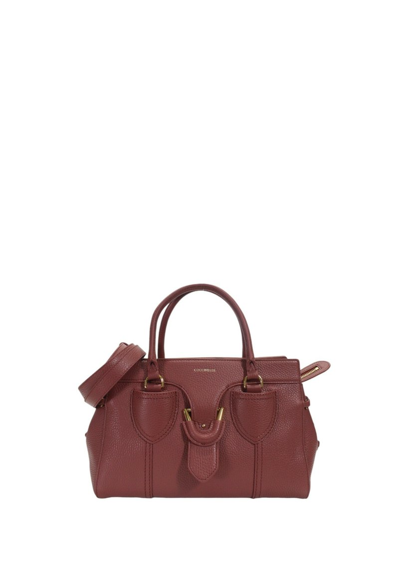 Borsa in pelle rossa con texture, dotata di doppi manici arrotondati, una tracolla staccabile, hardware in tono oro e tasche a contrasto.