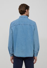 Terranova Camicia - blu denim medio