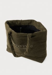 Sac en velours côtelé vert olive avec deux poignées texturées, doté d'une poche intérieure zippée et d'un logo brodé à l'avant.