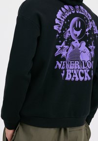 YOURTURN Jersey con capucha - black