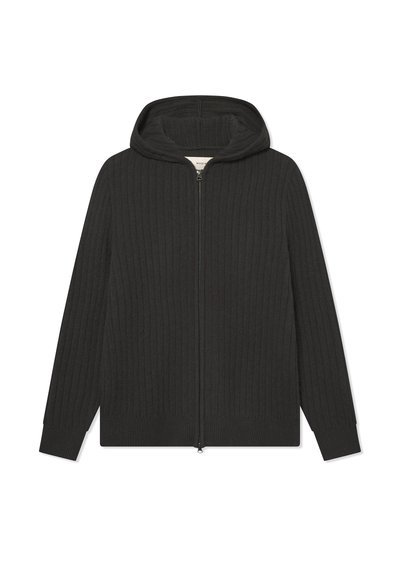 Sudadera con cremallera de color negro y canalé, con capucha ajustable, mangas largas y una textura de punto suave, que presenta un dobladillo recto y sin adornos visibles.