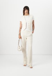 Guess THEOLINE PERFECT VEST - Waistcoat - cream white