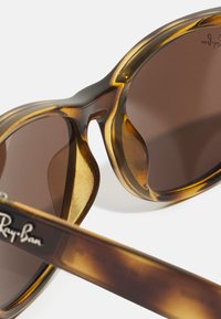 Ray-Ban JUNIOR NEW WAYFARER - Slnečné okuliare - havana dark brown