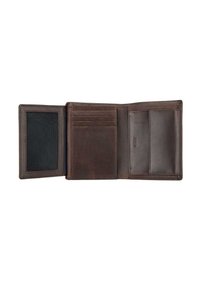 Portefeuille en cuir marron avec plusieurs emplacements pour cartes, une fenêtre transparente pour l'identité et une texture lisse. Le design ouvert présente des compartiments spacieux pour les billets.