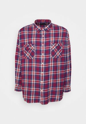 Overhemd met lange mouwen en knopen, in een ruitpatroon van rood, paars en wit, met twee borstzakken en een klassieke kraag.