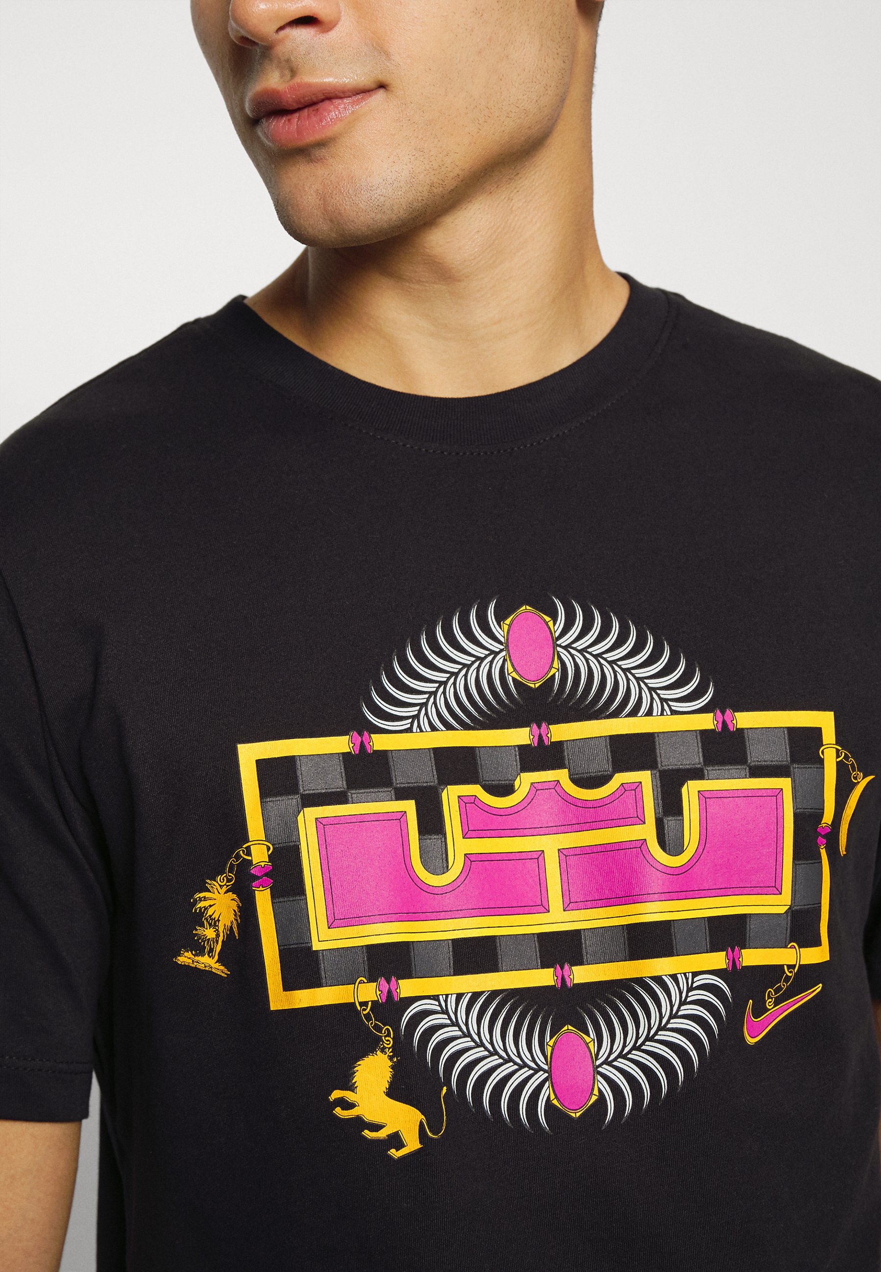 Nike Performance LEBRON JAMES CROWN TEE 
