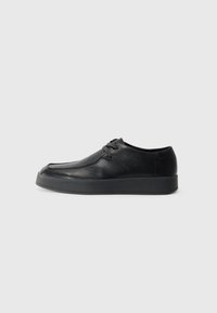 HYBRID CUP WALLABEE - Elegantna obuća s vezicama - triple black