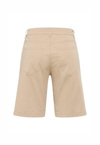 Beige katoenen shorts met een rechte snit, voorzien van twee achterzakken en een elastische tailleband voor comfort. Soepele stoftextuur.