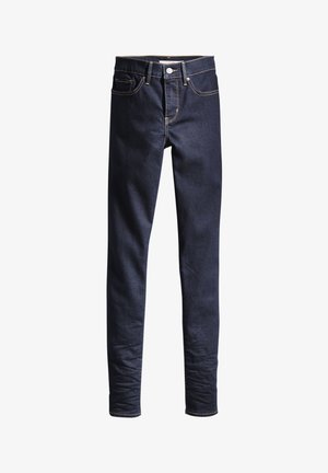 Jean en denim bleu foncé avec une coupe slim, présentant un style à cinq poches, des coutures contrastées et une fermeture à bouton en métal à la taille.