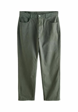 Pantaloni drept de culoare verde măsliniu, cu buzunare frontale și bucle pentru curea, având un închidere cu button și fermoar.