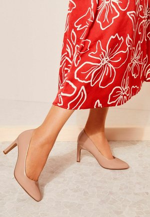Friends Like These MID HEEL METAL CLIP COURT - Klasszikus sarkú cipők - nude pink
