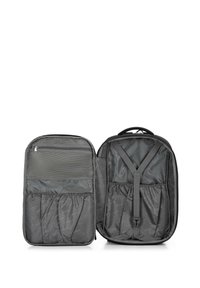 Zaino grigio con duali compartimenti, tasca in rete, organizer elastici, spallacci imbottiti e accenti con logo; realizzato in tessuto resistente.