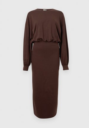 Brun langærmet kjole med afslappet pasform, med rund halsudskæring, samlet talje og en lige, ankel-længde silhuet. Glat stof.