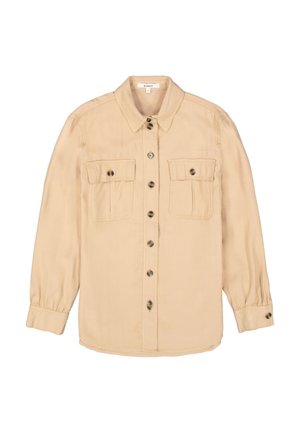 Camisa beige de botones con mangas largas, dos bolsillos en el pecho y botones redondos. Tejido suave con una textura lisa y un cuello clásico.