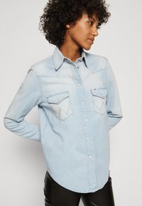 Wrangler REGULAR SHIRT - Camicia - blue grammer